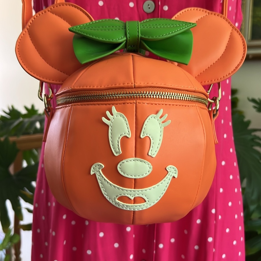 LOUNGEFLY DISNEY 🎃 Minnie Mouse Pumpkin Purse, Glow in the Dark face, Halloween